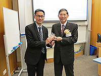 Prof. Edwin Chan (left), Professor of Life Sciences and Director of Laboratory of Drosophila Research, presents a souvenir to Prof. Chen Yuan-Tsong, Academician of Academia Sinica
